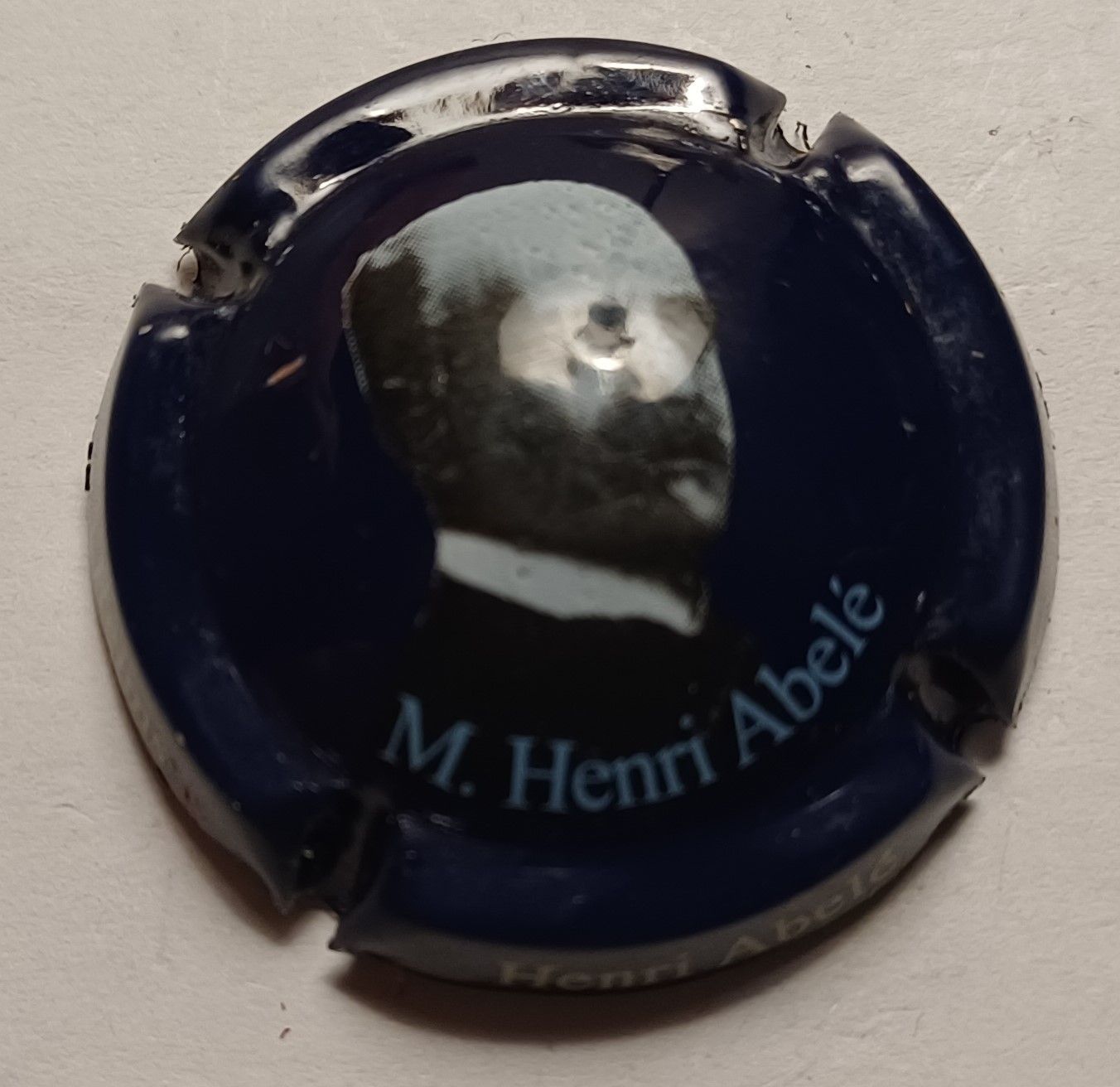 BELLE CAPSULE CHAMPAGNE HENRI ABELE PORTRAIT GRIS N°39 NEWS