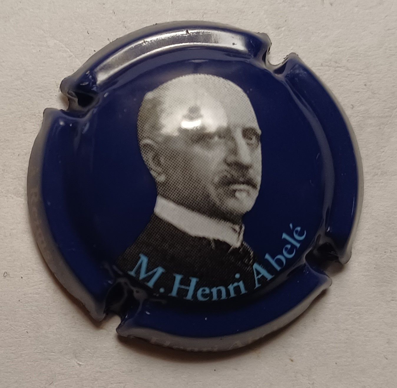 BELLE CAPSULE CHAMPAGNE HENRI ABELE PORTRAIT GRIS PALE N°39b NEWS