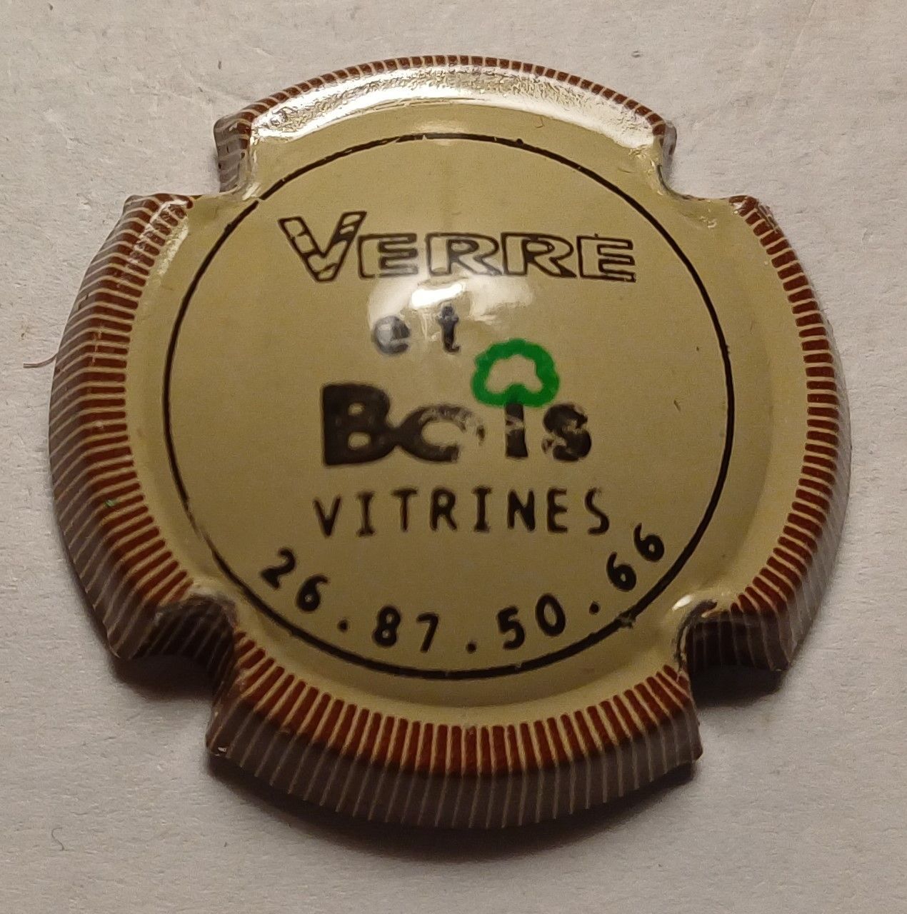 BELLE CAPSULE CHAMPAGNE VERRE ET BOIS COMPLAISANCE NEWS