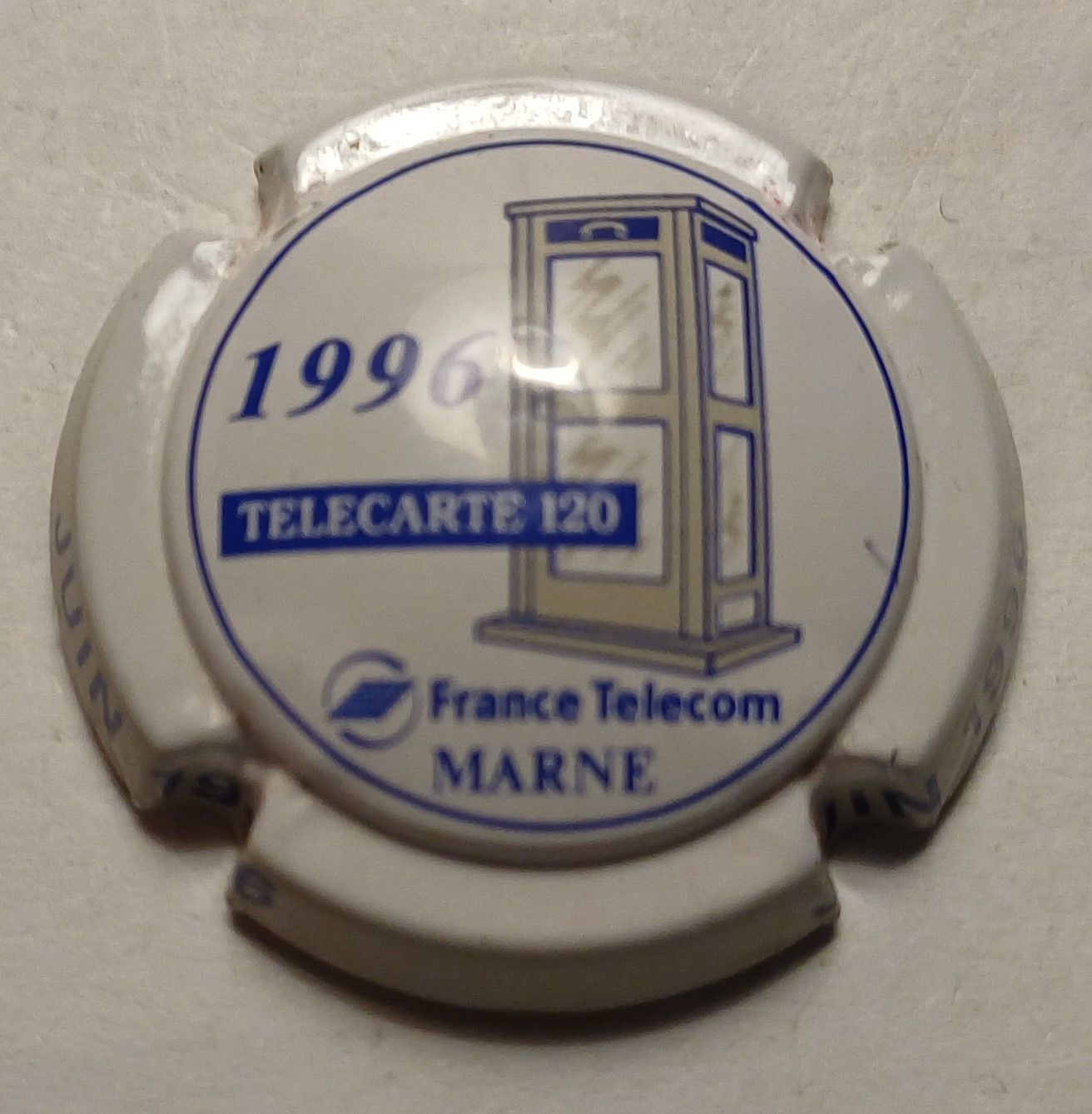 BELLE CAPSULE CHAMPAGNE FRANCE TELECOM MARNE 1996 COMPLAISANCE NEWS