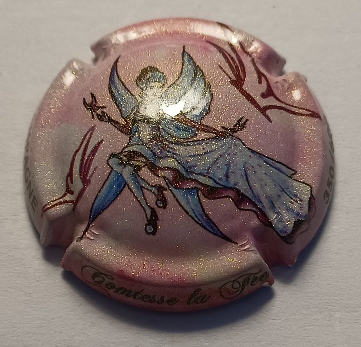 BELLE CAPSULE CHAMPAGNE COMTESSE LA FEE PAILLETTE BORDEAUX 600EX REF N°1b NEWS