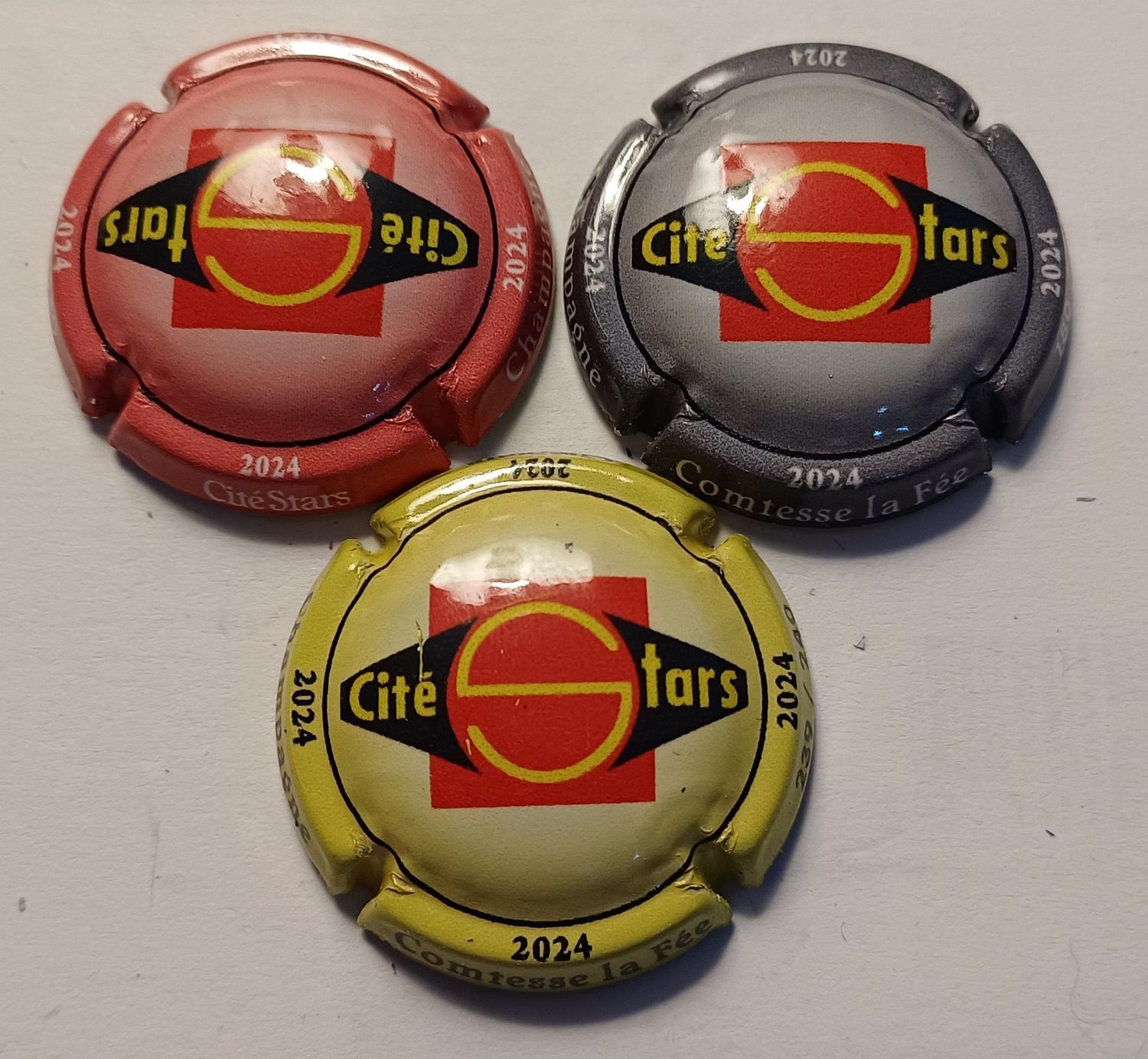 3 BELLES CAPSULES CHAMPAGNE COMTESSE LA FEE CITESTARS 2024 240EX REF N°104c a 104e NEWS