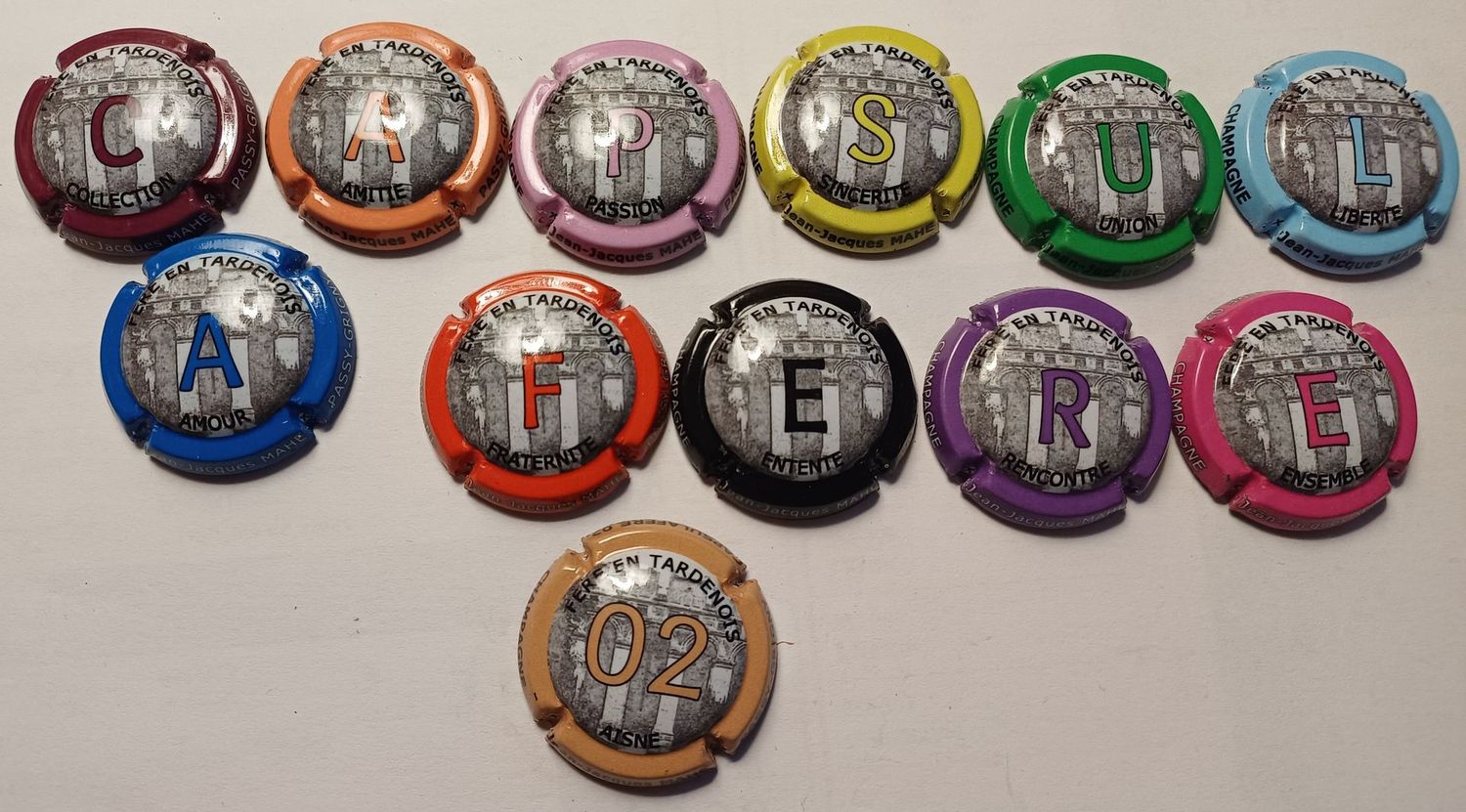 12 BELLES CAPSULES CHAMPAGNE MAHE.J.J CAPSULAFERE02 REF N°13 a 13k NEWS