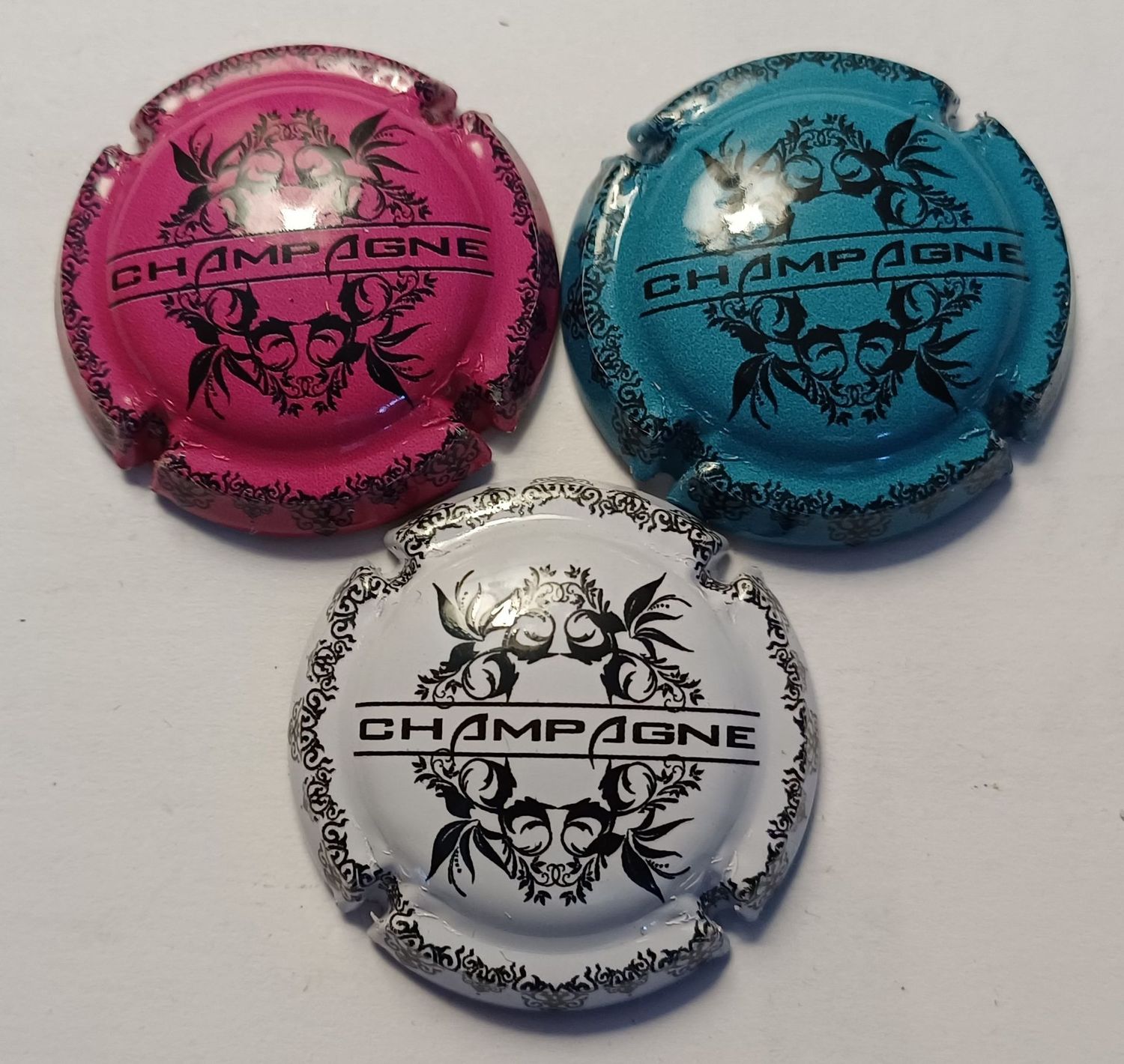 3 BELLES CAPSULES CHAMPAGNE GENERIQUE BLASON 2021 REF N° 1193i a 1193k NEWS