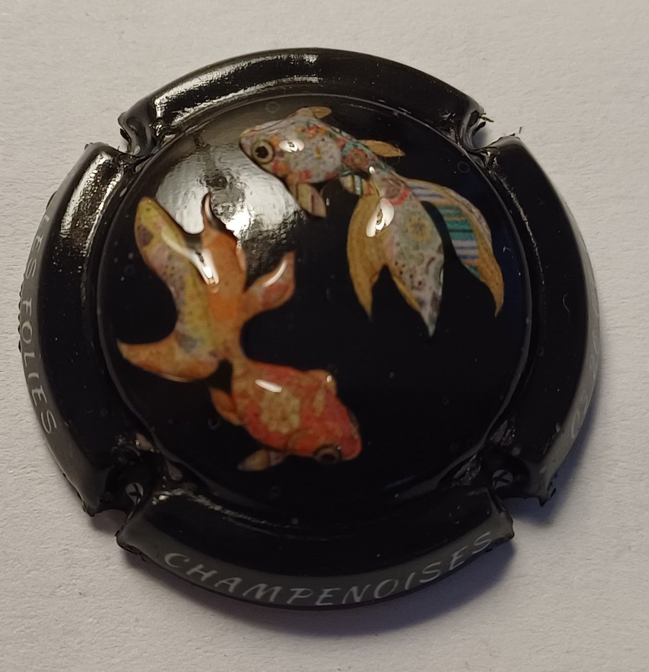 BELLE CAPSULE CHAMPAGNE GENERIQUE EMAILLE RARE POISSON CHAT 2023/120EX REF N°F39b NEWS