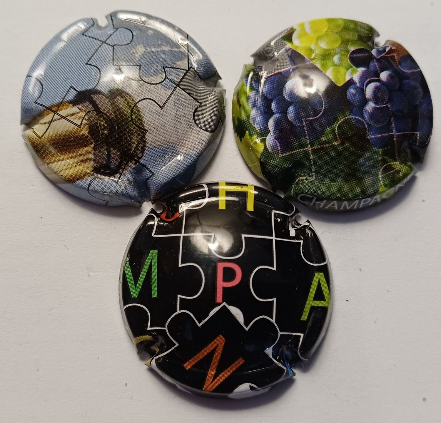 3 BELLES CAPSULES CHAMPAGNE GENERIQUE PUZZLE REF N°1049 a 1049b NEWS