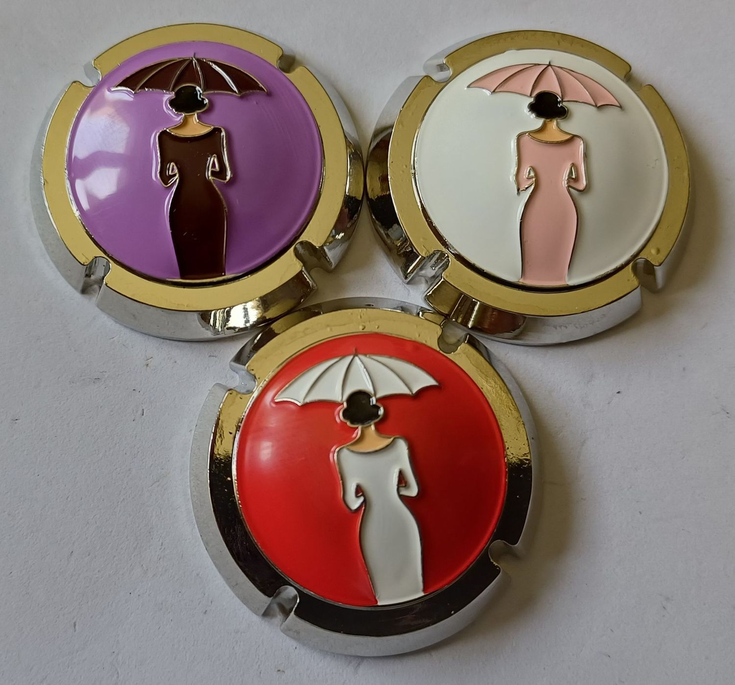 3 BELLES CAPSULES CHAMPAGNE BIJOU CROCHET & FILLLES 150EX NEWS