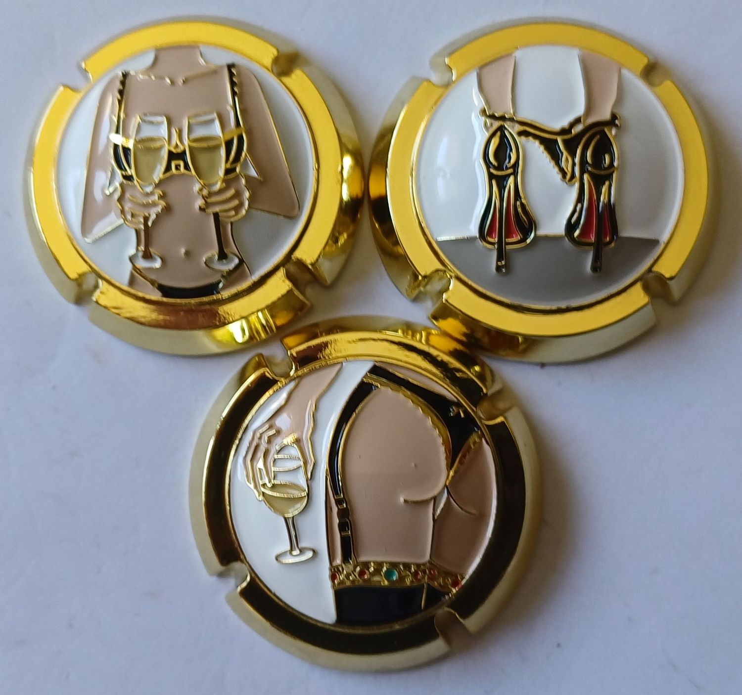 3 BELLES CAPSULES CHAMPAGNE COMTESSE LA FEE SEXY BIJOUX 2026 120EX NEWS