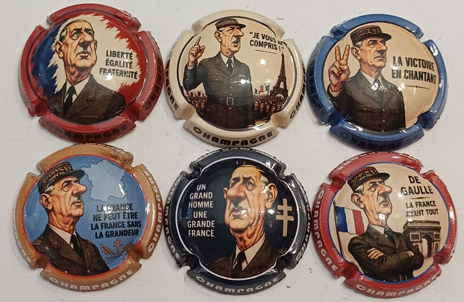 6 BELLES CAPSULES CHAMPAGNE GENERIQUE GENERAL DE GAULLE CARICATURE 2026 NEWS