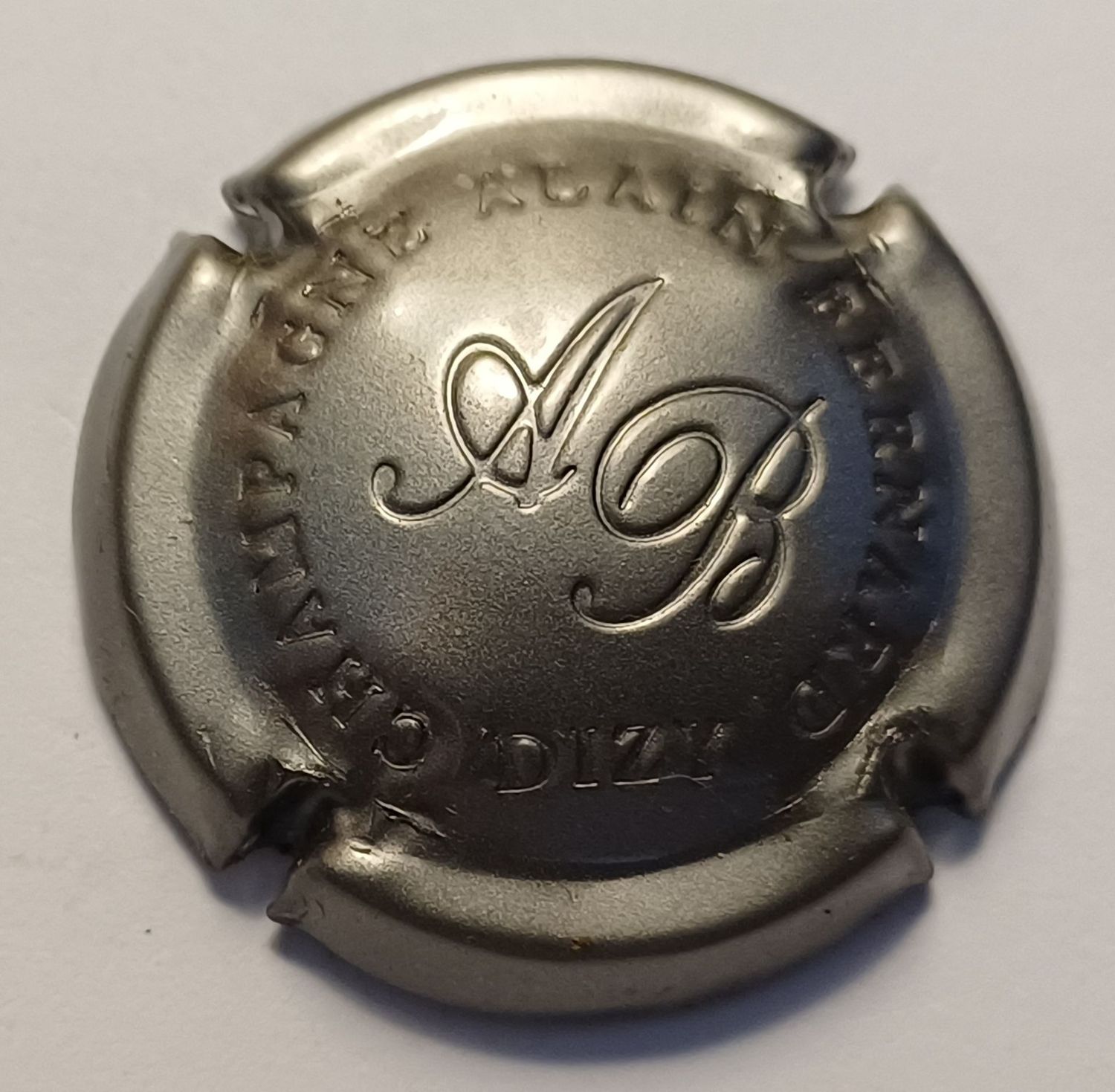 BELLE CAPSULE CHAMPAGNE ALAIN BERNARD RÉF N°8f NEWS