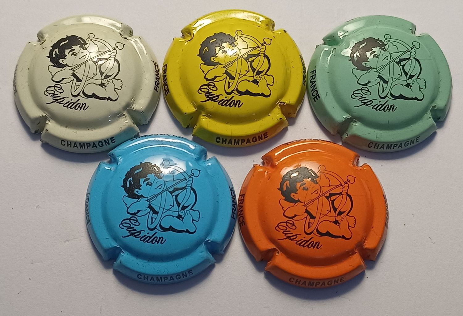 5 BELLES CAPSULES CHAMPAGNE GENERIQUE CUPIDON RÉF N°C15 a C15c NEWS
