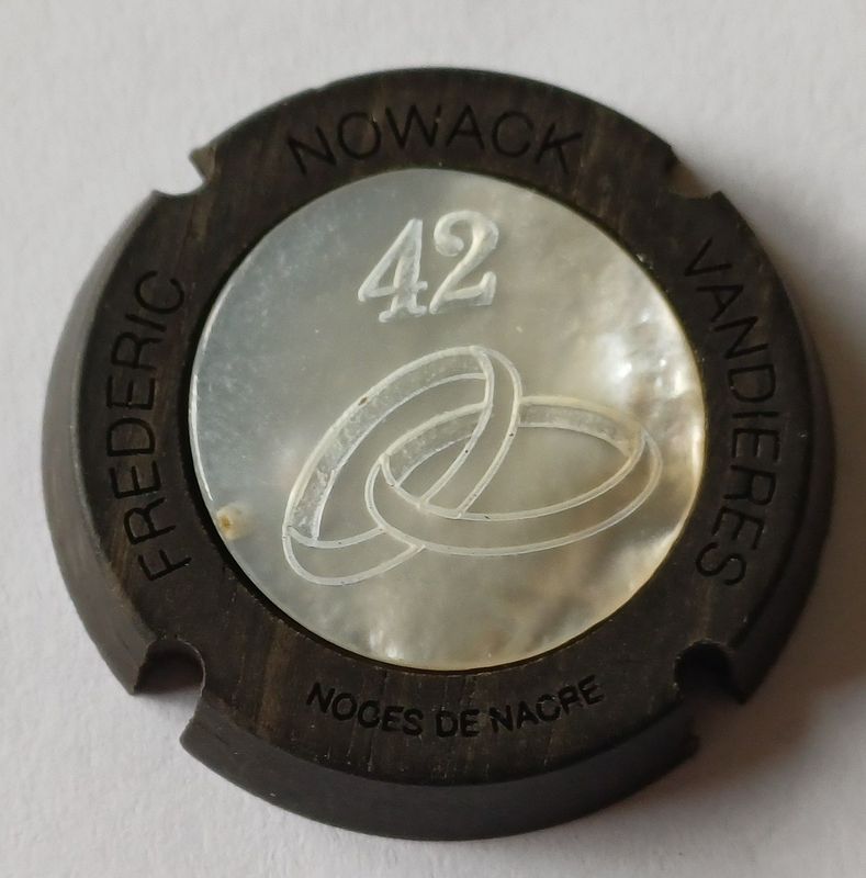 BELLE CAPSULE CHAMPAGNE NOWACK NACRE 42 ANS NOCES DE NACRE 200ex N°66c NEWS