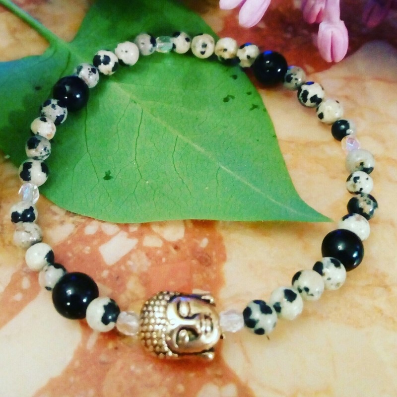 Dalmatiner kő karkötő Buddha fejjel