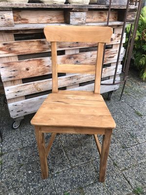 Stabiler Holzstuhl massiv aus Teakholz Halus