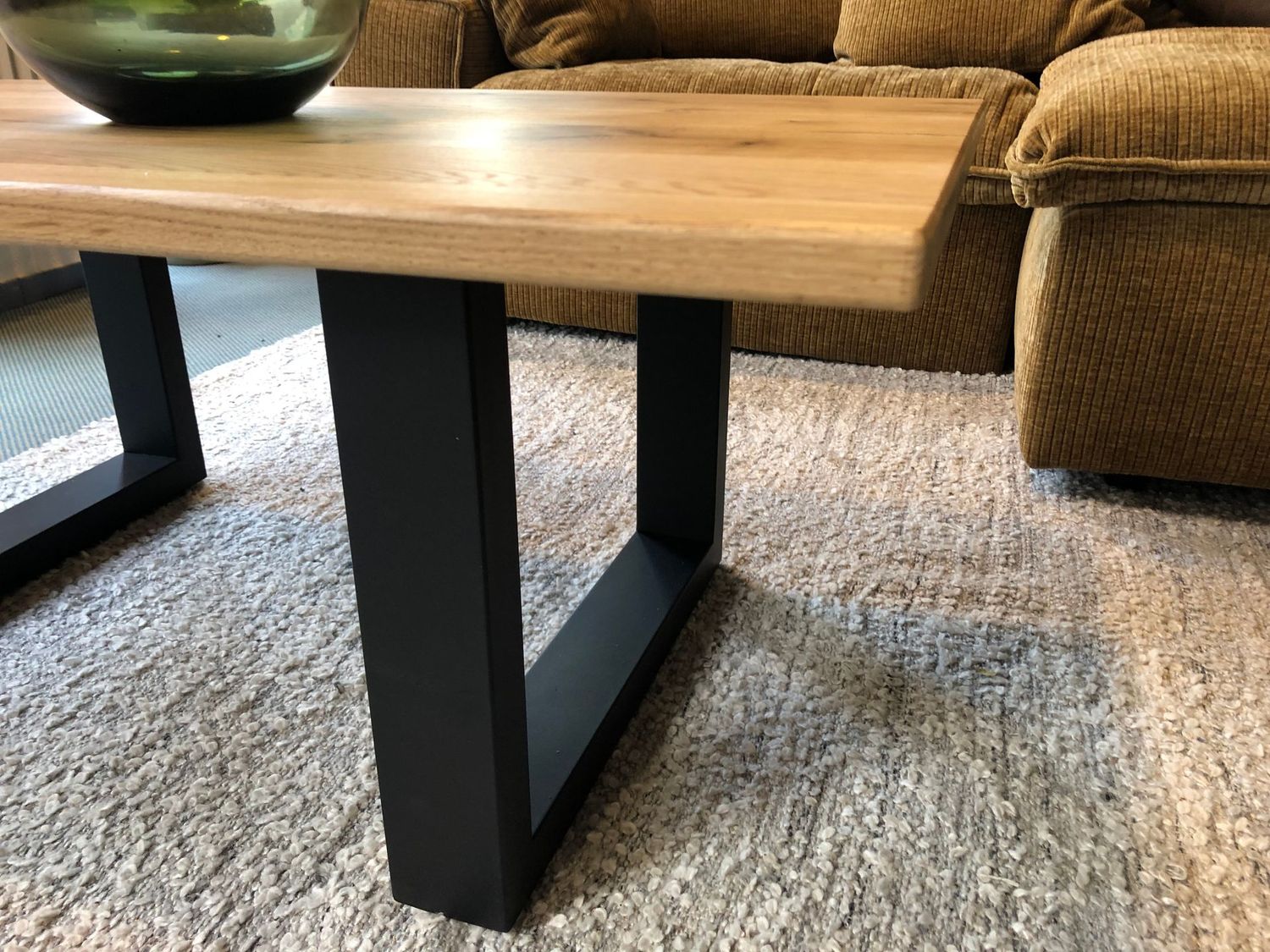 Couchtisch, Vollholz, Eiche, Stahlgestell, Sondermaße, ab Werk