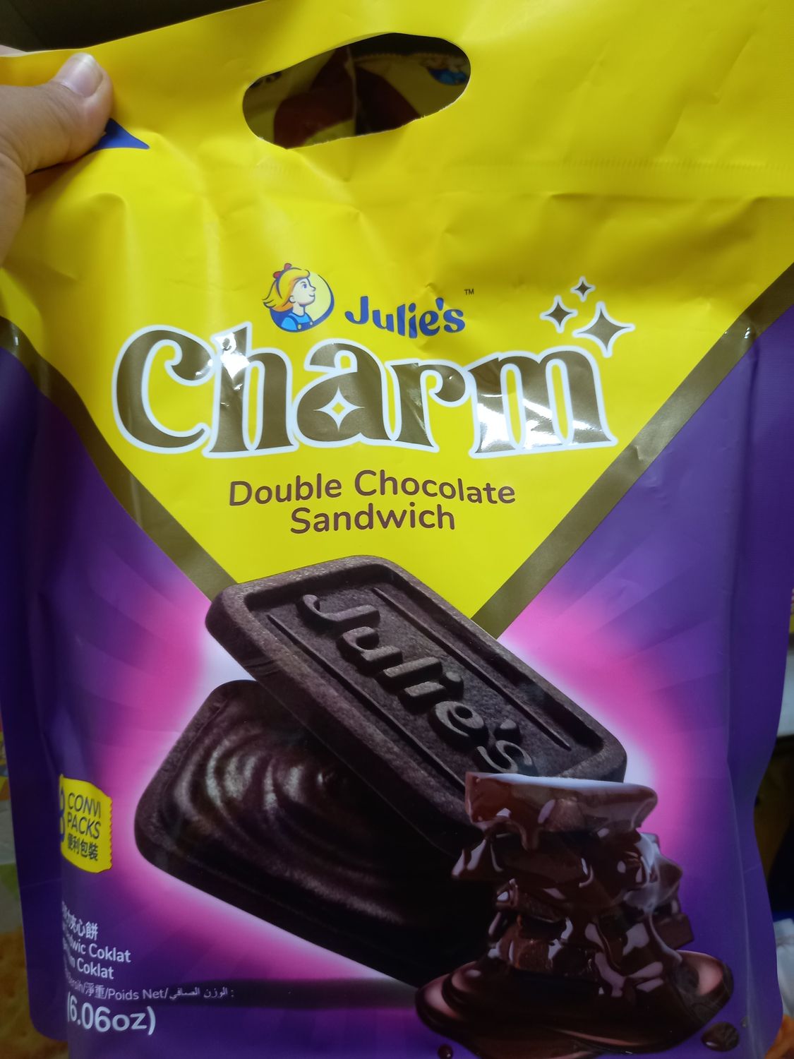 Julie&#39;s charm double chocolate sandwich 172g