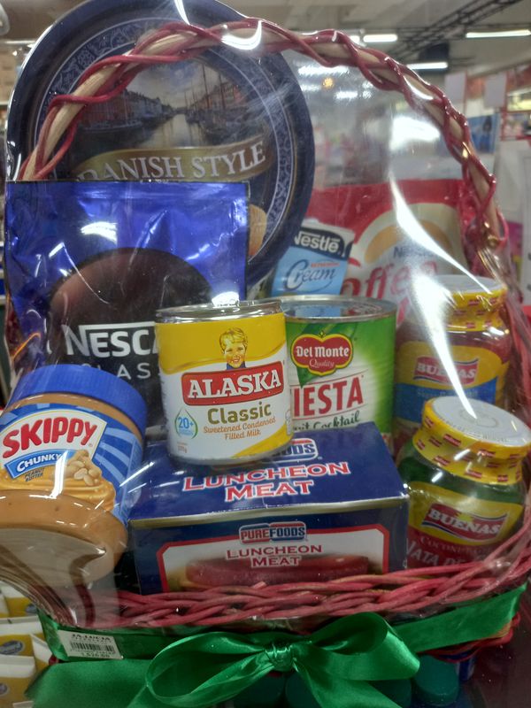 Christmas Basket Hi-Back Small 012