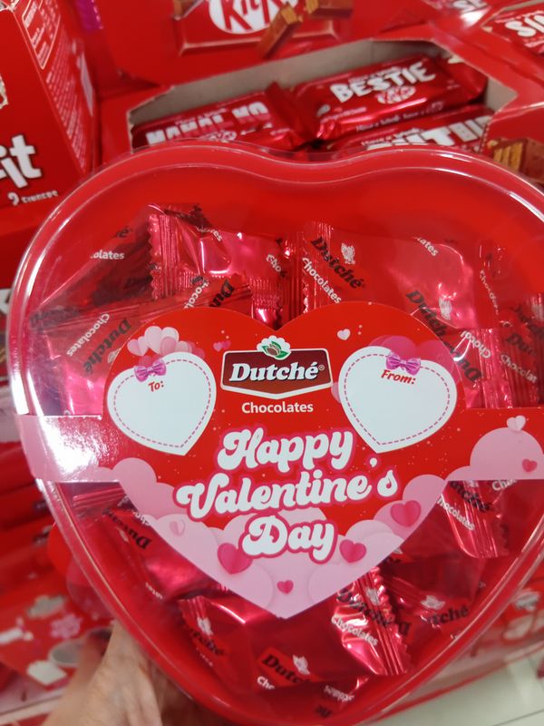 Dutché Chocolates Valentine&#39;s Day Gift Box