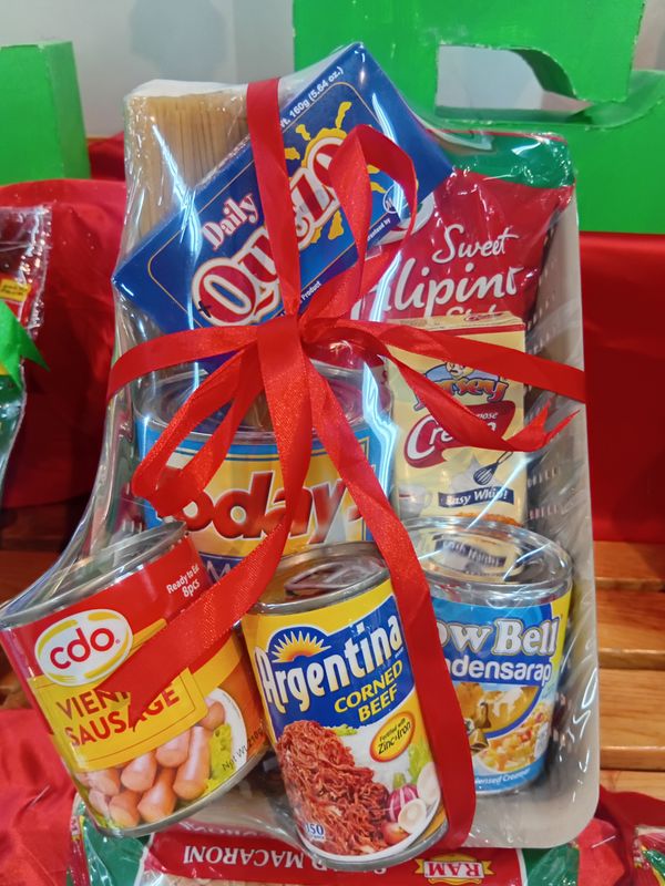 CHRISTMAS BASKET 024