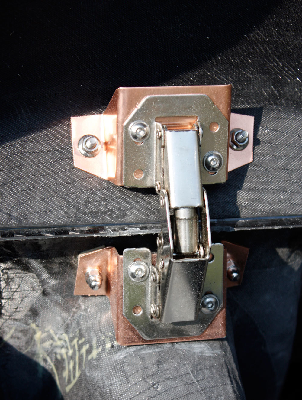 Tailbox Dolphin Carbon