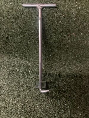 Tent peg puller