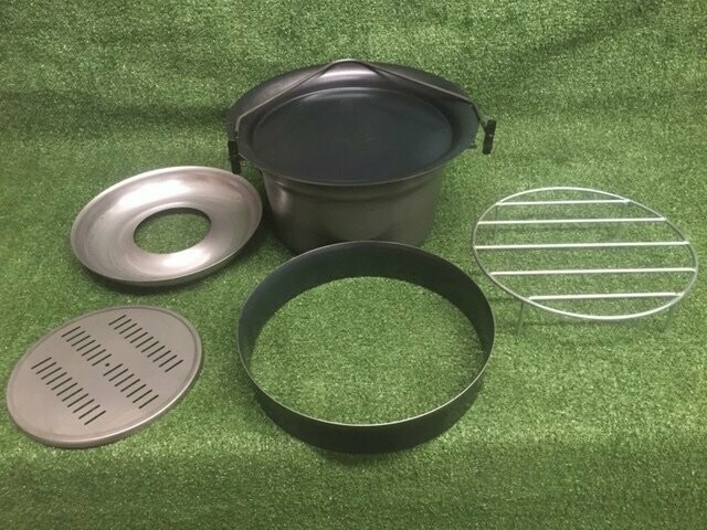 Bushking Camp Oven with Accessories including Extension Sleeve. (No Bag) Bushking Camp Oven with Accessories including Extension Sleeve. (No Bag)