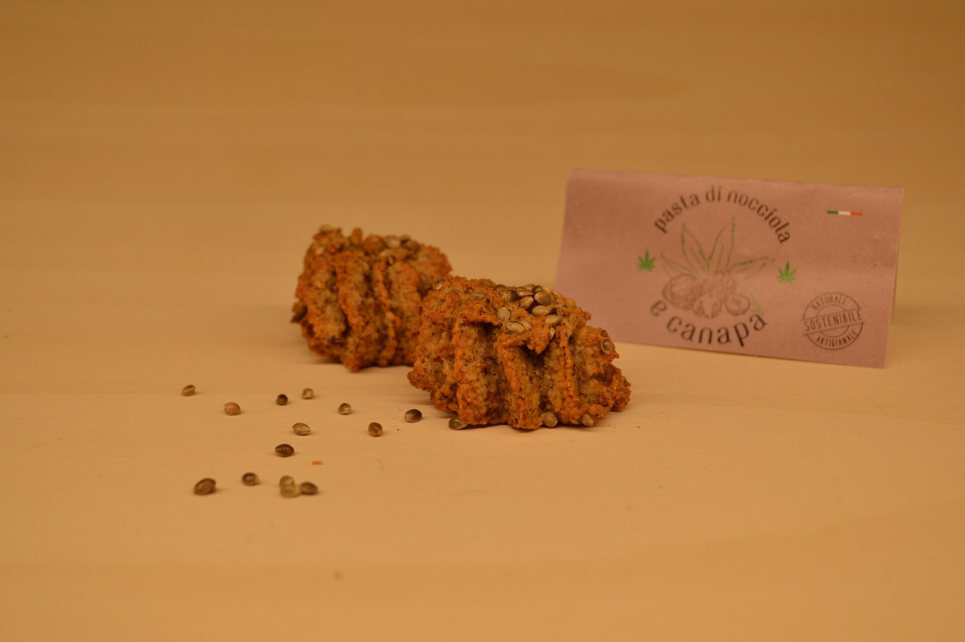 Pasta di nocciole e canapa