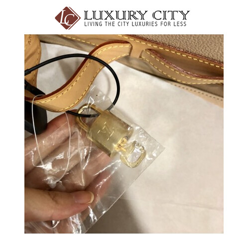 [Luxury City] Preloved Vintage Louis Vuitton Cosmetic Bag with Strap
