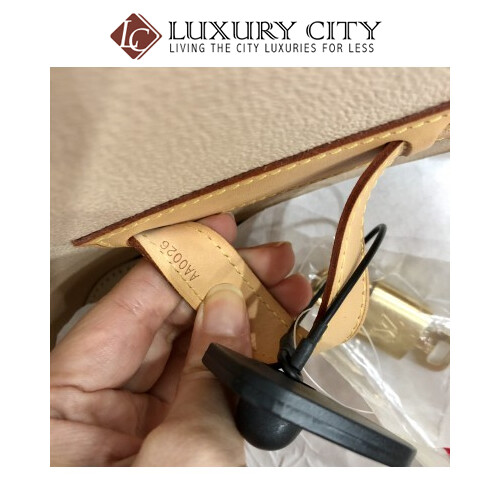 [Luxury City] Preloved Vintage Louis Vuitton Cosmetic Bag with Strap