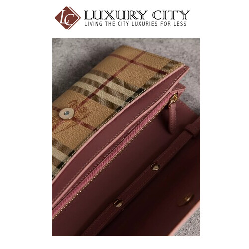 [Luxury City] Burberry Leather Trim Haymarket Check Wallet With Chain in Light Elderberry Burberry-40609781