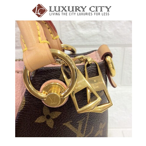 Preloved Louis Vuitton V Tote 2 Ways Carry Bag