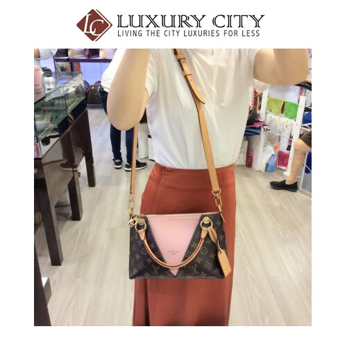 Preloved Louis Vuitton V Tote 2 Ways Carry Bag