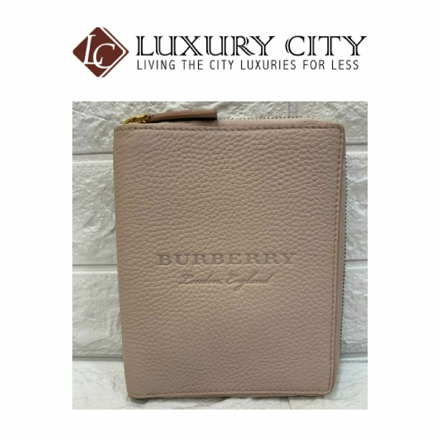 [Luxury City] Burberry Embossed Grainy Leather Zip Around Passport Holder