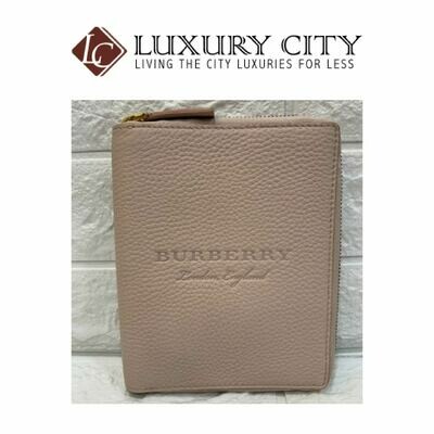 [Luxury City] Burberry Embossed Grainy Leather Zip Around Passport Holder