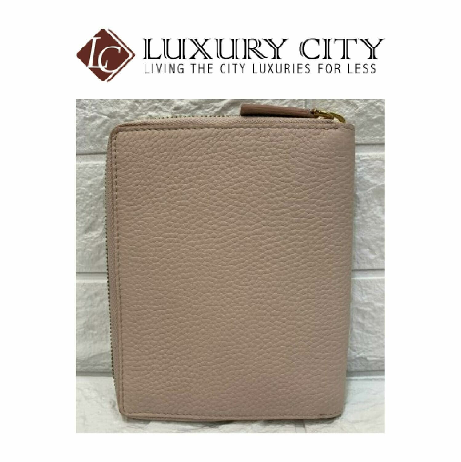 [Luxury City] Burberry Embossed Grainy Leather Zip Around Passport Holder