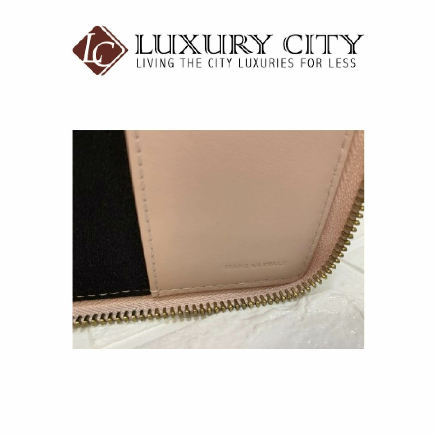 [Luxury City] Burberry Embossed Grainy Leather Zip Around Passport Holder
