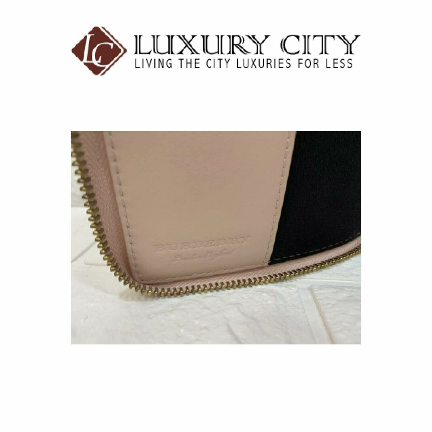 [Luxury City] Burberry Embossed Grainy Leather Zip Around Passport Holder