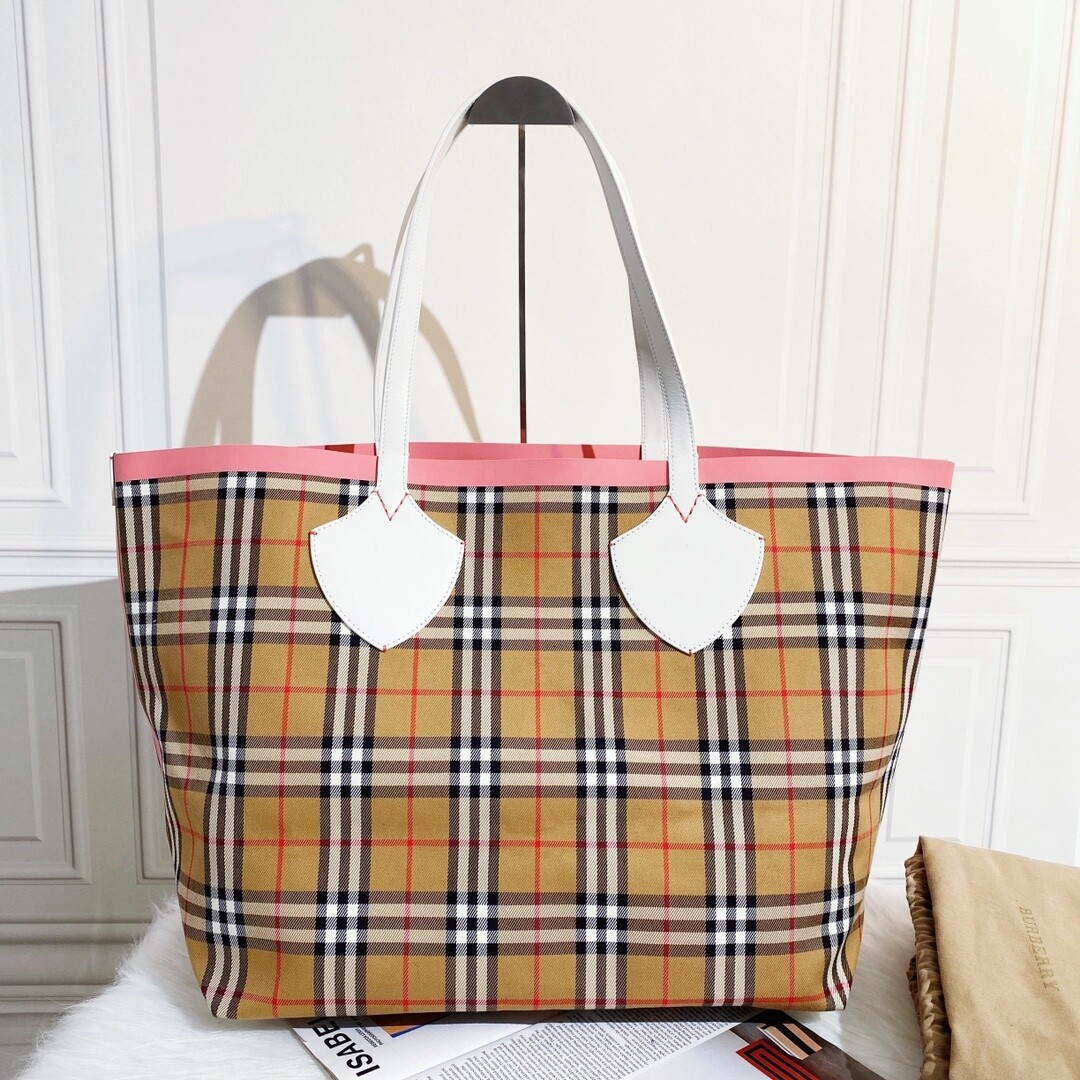 [Luxury City] Preloved Burberry The Giant Reversible Tote in Vintage Check