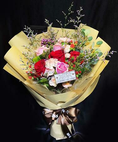 MANY ROSES MANY LOVE (By: Weiss Flora &amp; Gift From JB)