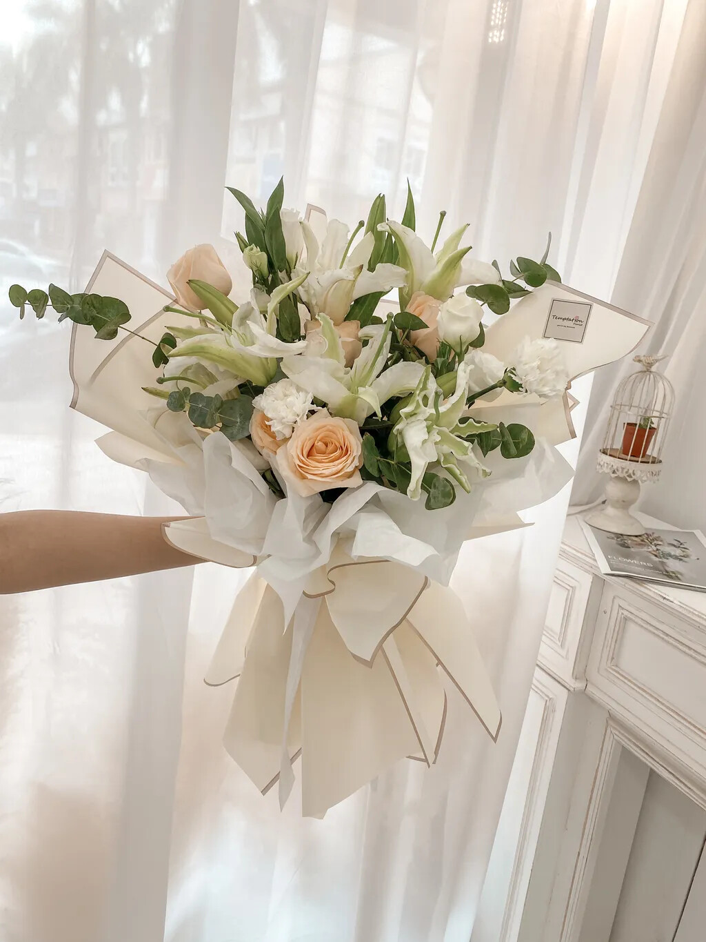 Hey look (By: Temptation Florist from Seremban)