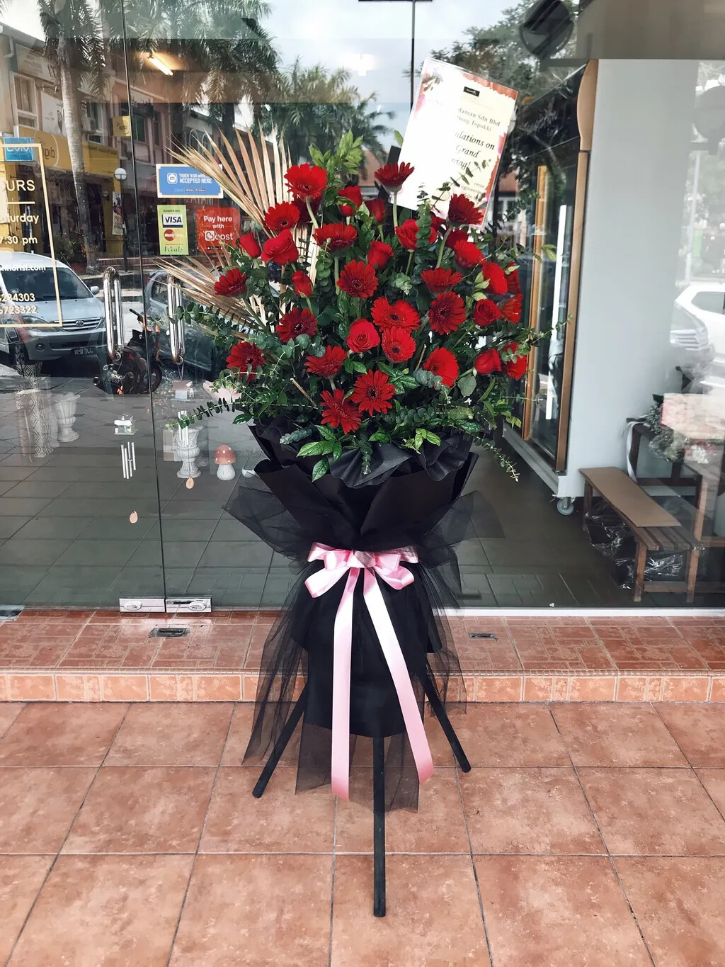 Redness Lace Opening Flower Stand (By: Temptation Florist from Seremban)