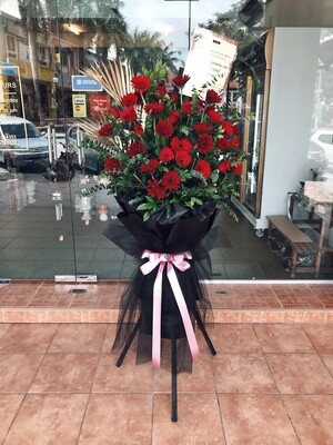 Redness Lace Opening Flower Stand (By: Temptation Florist from Seremban)