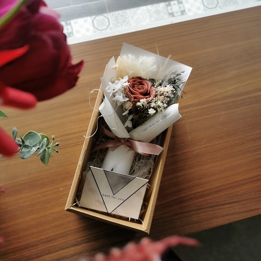 Preserved dry flower box + Lush Cancer Horoscope Necklace Bundle Deal (By: Lady Boss the Florist from JB)