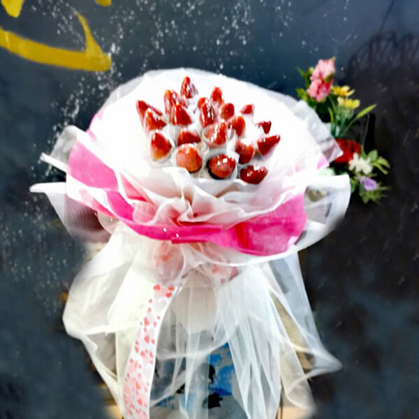 Strawberry Bouquet (By: Brilliant Creative Florist from Sibu)
