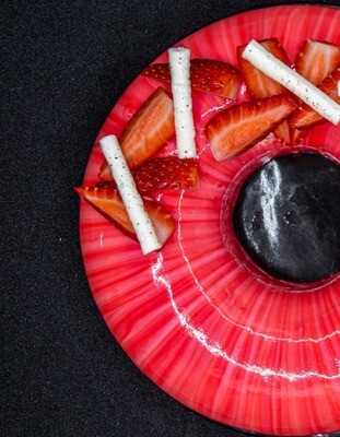 Strawberry-Pink Pepper Mousse Entremet (By: CHO from JB)