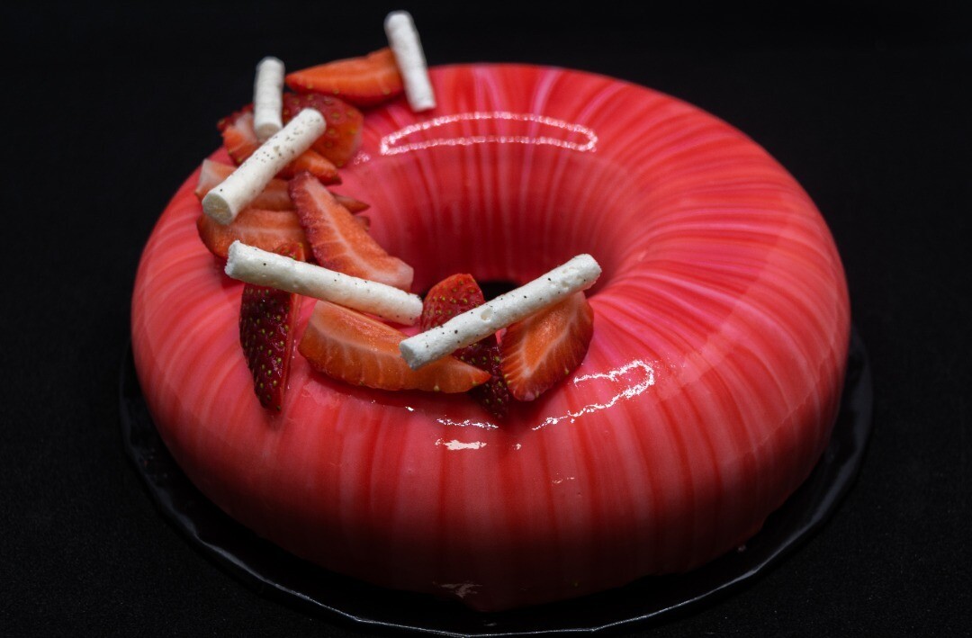 Strawberry-Pink Pepper Mousse Entremet (By: CHO from JB)