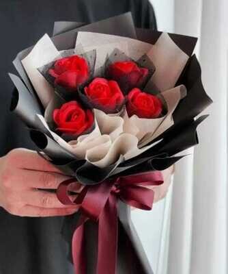 5 Soap Roses+Ganze Flower Bouquet (By: Wistaria Florist from Sibu)