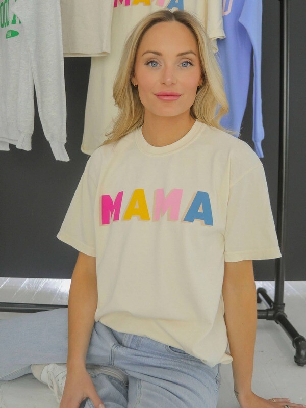 Mama Rainbow T-shirt: L