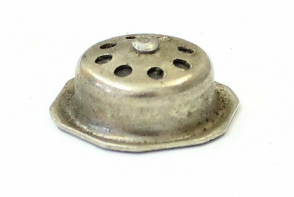 Bottom valve for master brake cylinder