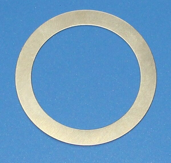 Spacer washer for brake drum